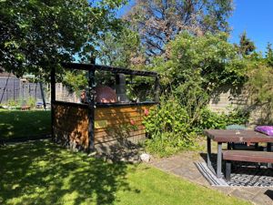 garden kitchen- click for photo gallery